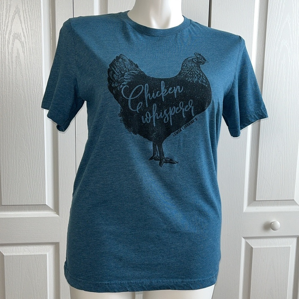 ❤️ 3/$15 Lemon Lorraine's Chicken Whisperer Tshirt size Large